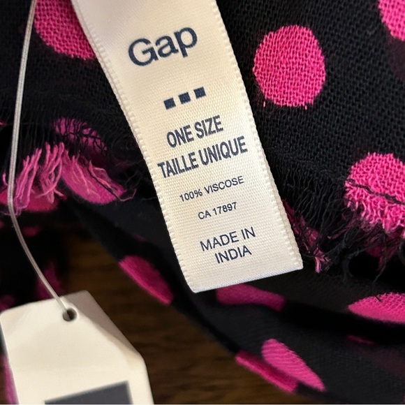 💕 NWT Gap Scarf - Picture 4 of 4